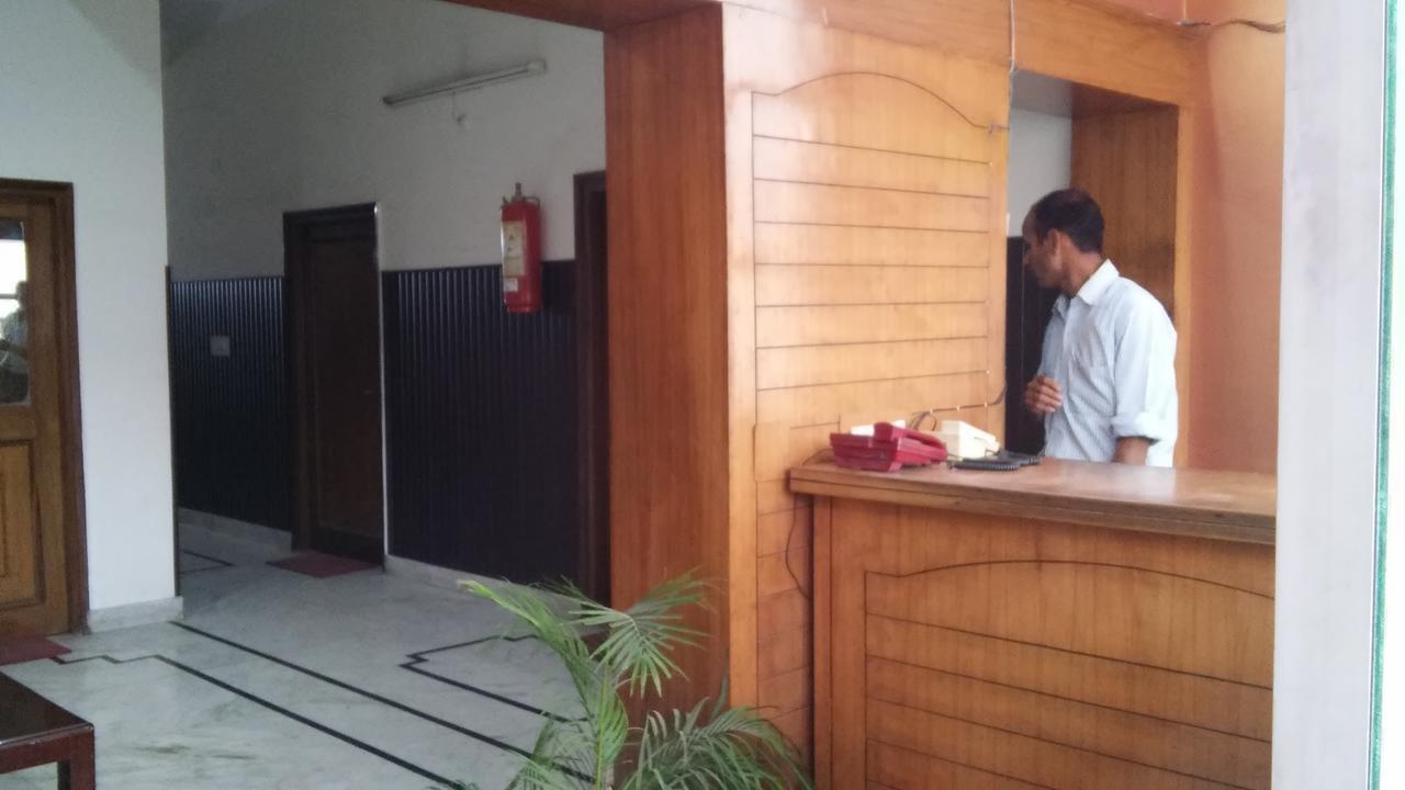 Oyo 6001 Hotel City Palace Dehradun Dış mekan fotoğraf